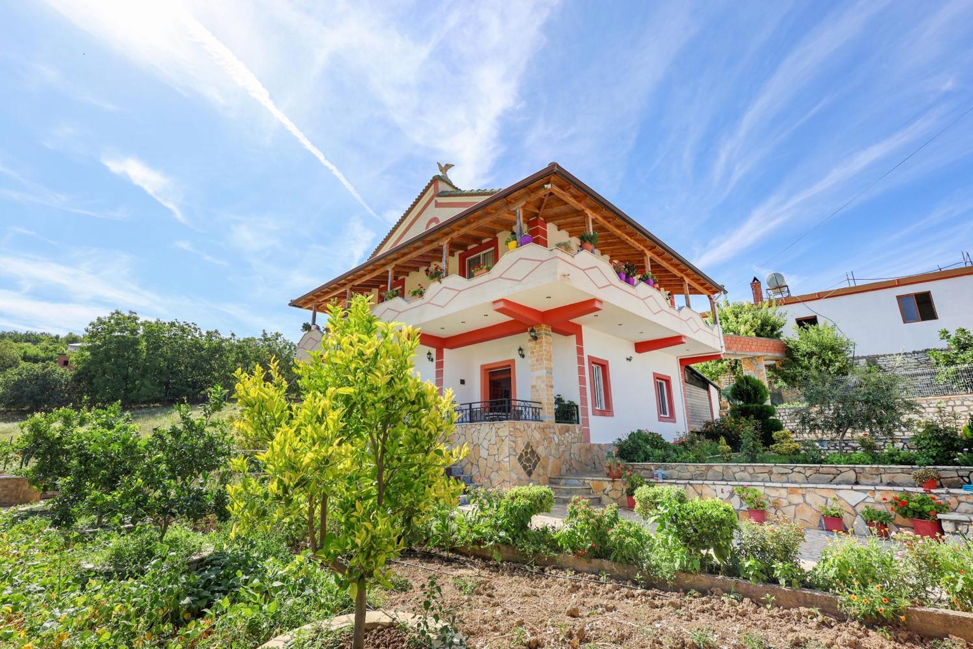 Villa Xherimeja Family Oasis Berat Kültér fotó